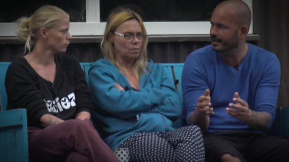 Rob, Nicole en Colinda over de agressiviteit van Ivan