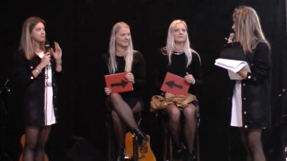 Demi en Fay doen een tweelingentest tijdens Twintopia