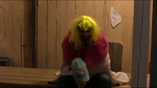 Joey wacht als clown