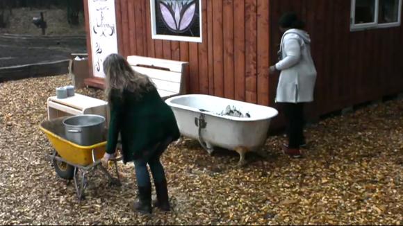 Voorbereidingen modderbad