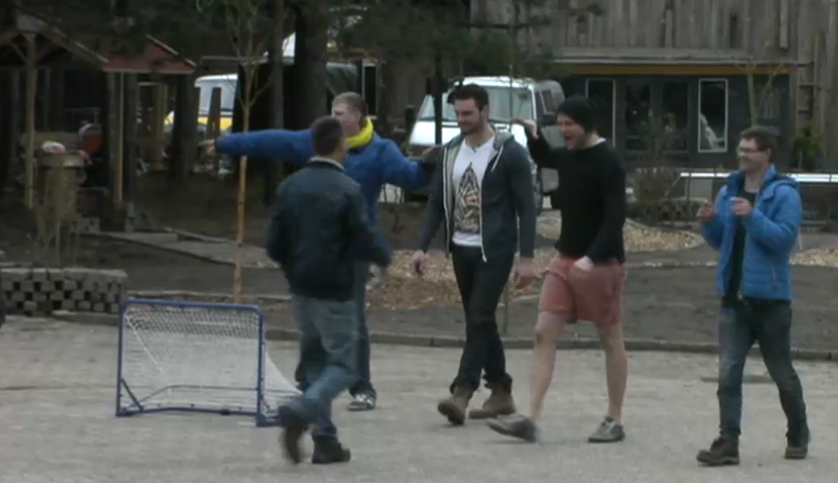 Voetballen bezoek Utopiaenen