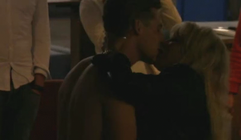 Bas zoent met Patricia Paay