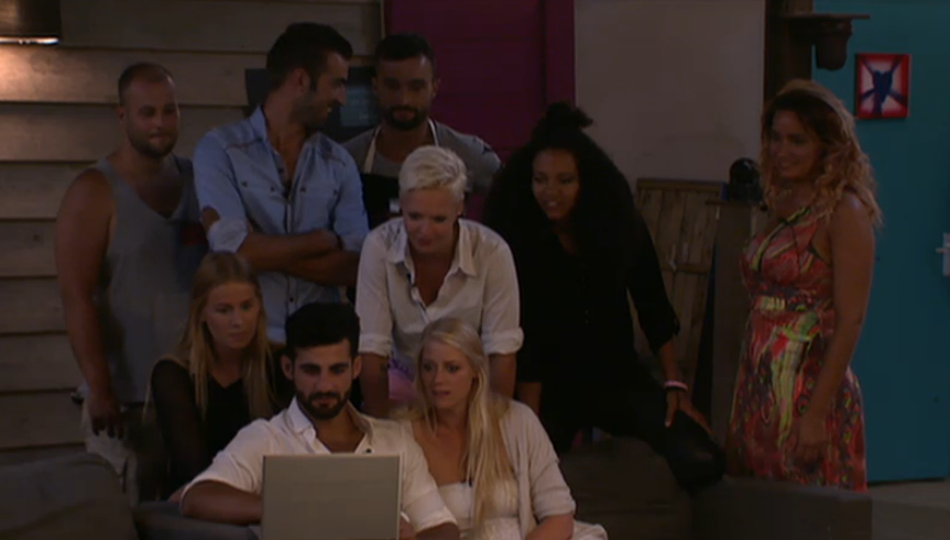 Groep kijkt mee skype