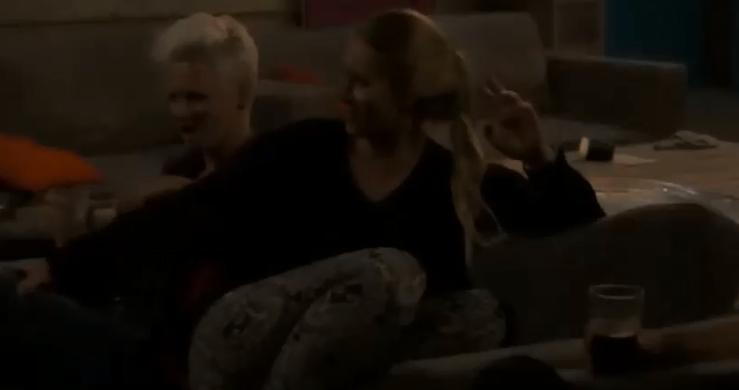 Video van het trapincident tussen Stefanie en Bas