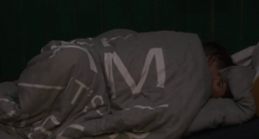 Bas en Didi liggen op elkaar