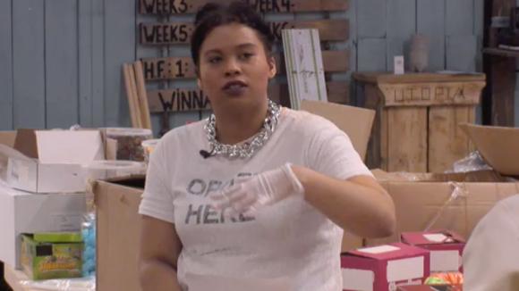 Ramona roept de groep bijeen voor candy shop dag