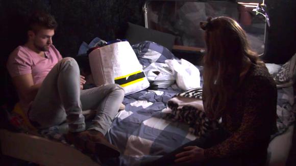 Naasten van Cemal adviseren om goed na te denken over de relatie met Romy