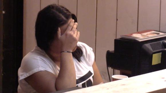 Jessie wil zijn kledinglijn verkopen in de Utopiaanse candy shop