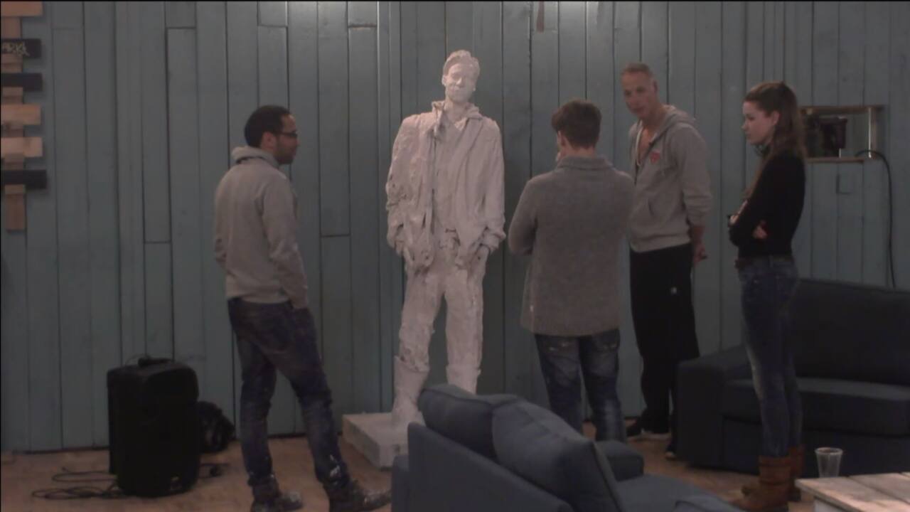 Het standbeeld van Bas wordt onthuld