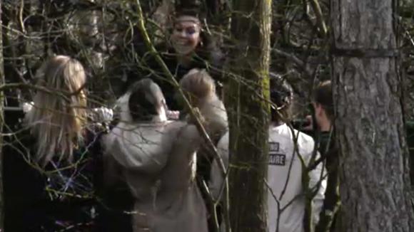 Oud Utopia bewoner Rowena kwam op bezoek bij het hek