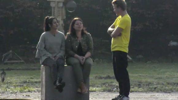 Linda denkt dat er vandaag een nieuwe bewoner naar Utopia komt