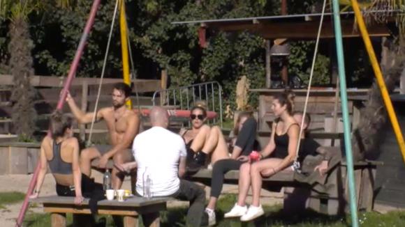 Johan gaat in de boot slapen