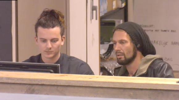 René en Chipp helpen Johan met de begroting