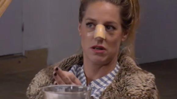 Billy gaat het gesprek met Beau aan en neemt het op voor Johan zijn investeringsgeld