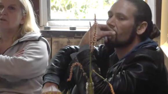 René ontdekt dat de boekhouding van de tweeling niet klopt