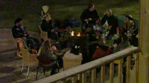 Linda organiseert een feestje om een betere teamspirit te krijgen