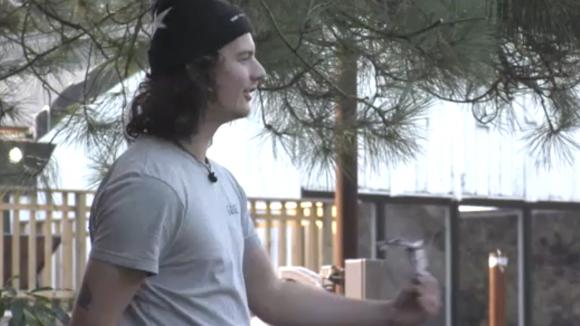 Johan ontkent dat er iets gebeurd is met Billy