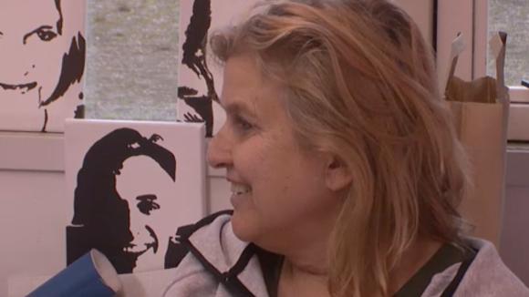 José legt aan Romy uit dat haar “grap” onterecht was