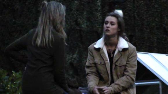 Romy is als de dood dat René de boekhouding weer gaat doen