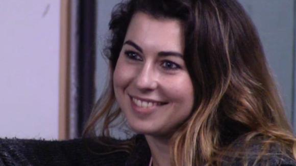 Beau vraagt of Johan gevoelens voor haar heeft