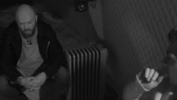 Johan heeft het voorgevoel dat hij Utopia moet verlaten