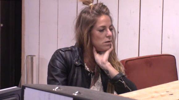 Billy wil een talkshow opzetten in Utopia