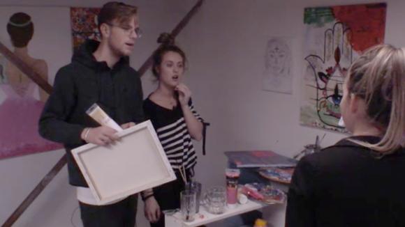 Heeft Johan Demi vol op haar mond gekust?!