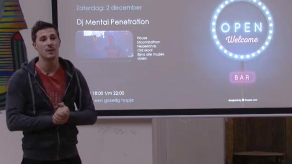 Johan geeft een presentatie en uitleg over zijn evenement