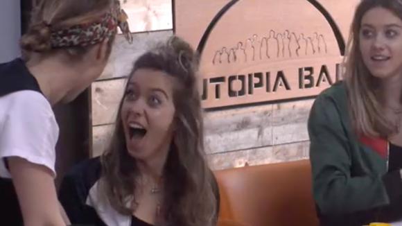 Demi, Fay, Romy en Beau zien Madilia en Mehmet als potentieel liefdeskoppel