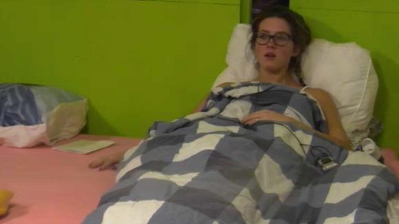 Demi en Fay vinden Mehmet raar