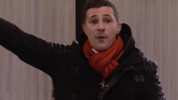 De groep keert zich tegen Johan