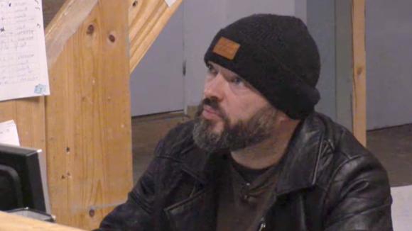 Linda confronteert Baldr met de nieuwe bestelling die stiekem geplaatst is