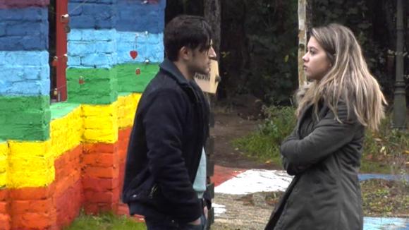 Demi en Mehmet praten hun onenigheid uit