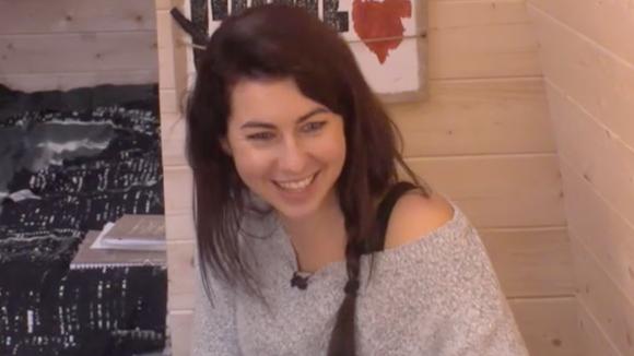 Beau geeft toe Johan leuk te vinden en praat honderduit over hem