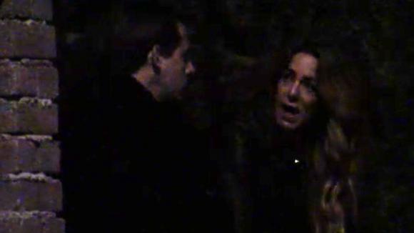 Billy vraagt Bas wat hij precies in Utopia komt doen