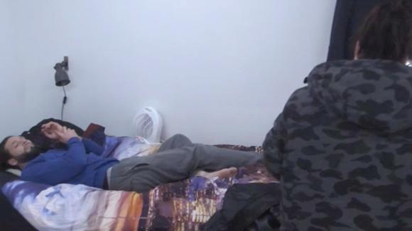 Linda begrijpt niet waar Madilia mee bezig is en wil daardoor niet meer met haar praten