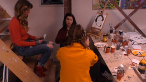 Romy, Billy, Beau en Linda bespreken de productiviteit van Senna