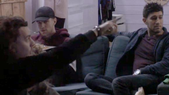 Volgens Chipp is het José haar eigen schuld dat iedereen zich tegen haar keert