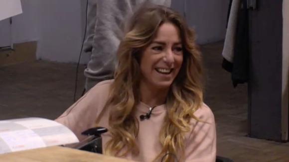 Beau en Billy gaan hun achterwerk vastleggen door een gipsafdruk