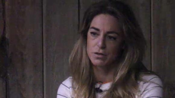 Mehmet en Billy bespreken het vreemde gedrag van Ivan