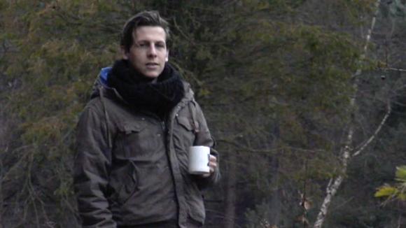 Bas vindt het moeilijk een keuze te maken en iemand weg te sturen uit Utopia