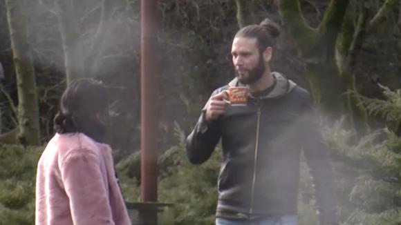 Haalt René zijn baard eraf om met José te zoenen?!