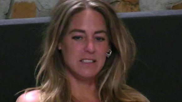 Billy en Mehmet worden opgesloten in het cordwood voor ze hun prijs ontvangen