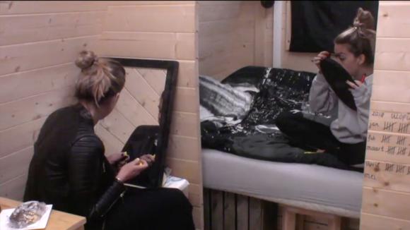 Demi en Fay irriteren zich aan het onbeschofte gedrag van Mehmet