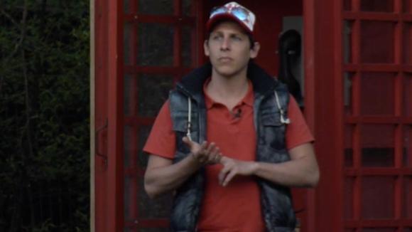 Doneert de tweeling veel geld als promotie voor zichzelf de finale van Utopia?