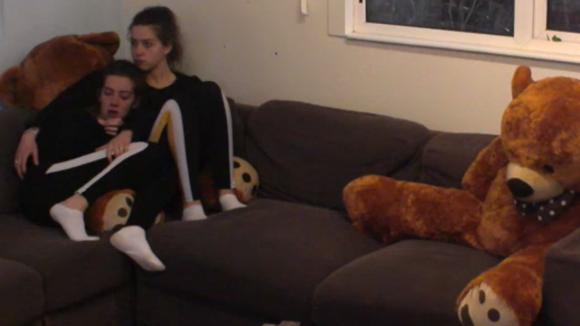 Fay vindt het erg lastig dat ze nu geen contact meer met Chipp heeft