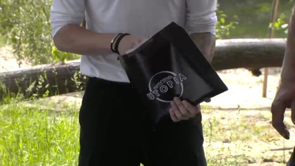 De bewoners uit Utopia 2 ontvangen hun eerste zwarte envelop