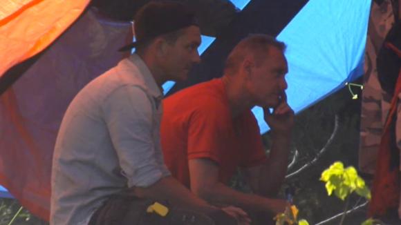 De bewoners van Utopia 2 doen een voorstelronde om elkaar beter te leren kennen