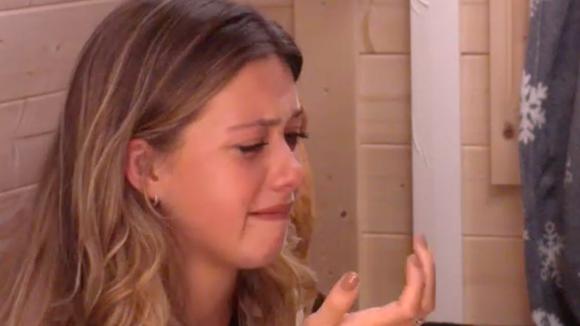 Demi is in tranen door een verrassing van haar zus Fay
