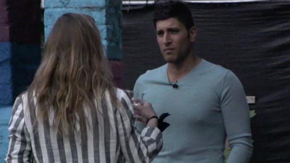 Mehmet confronteert Romy, speelt ze een spelletje?